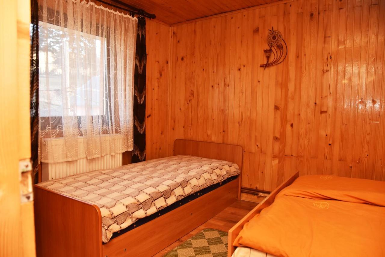 Guest House Mandrivnyi Rooms&Apartments Yasinia Bagian luar foto