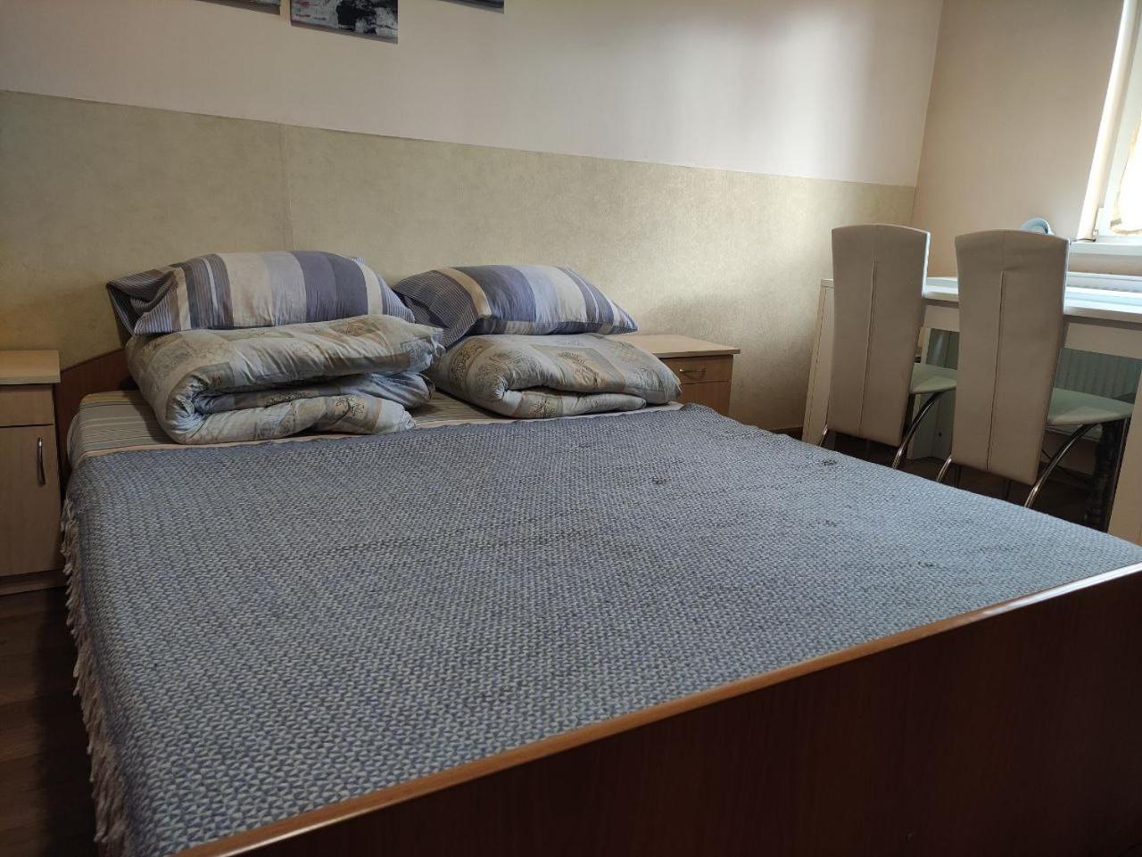 Guest House Mandrivnyi Rooms&Apartments Yasinia Bagian luar foto
