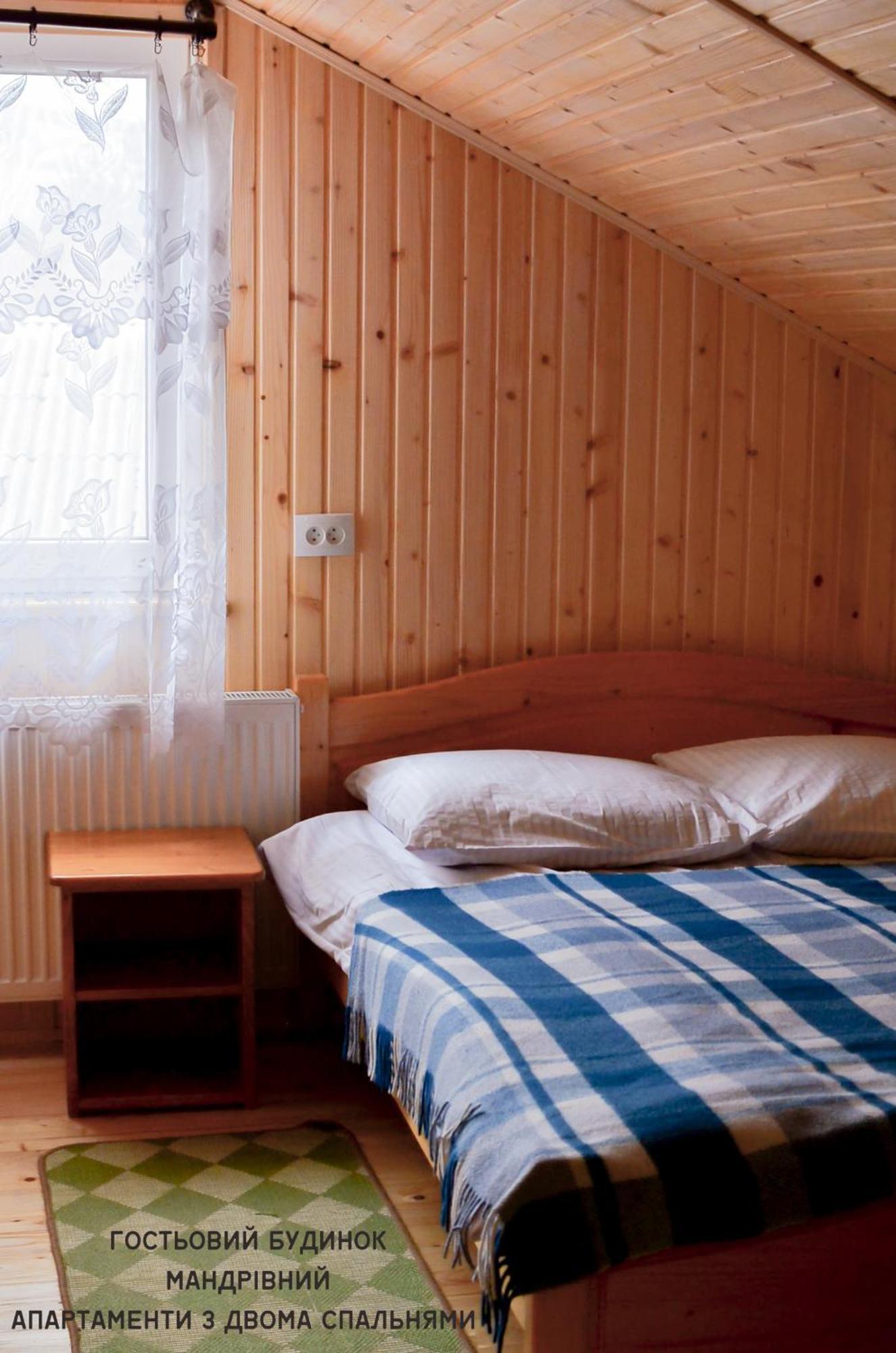 Guest House Mandrivnyi Rooms&Apartments Yasinia Bagian luar foto
