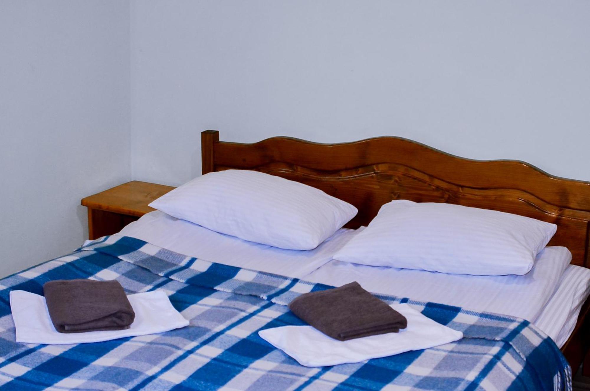 Guest House Mandrivnyi Rooms&Apartments Yasinia Bagian luar foto