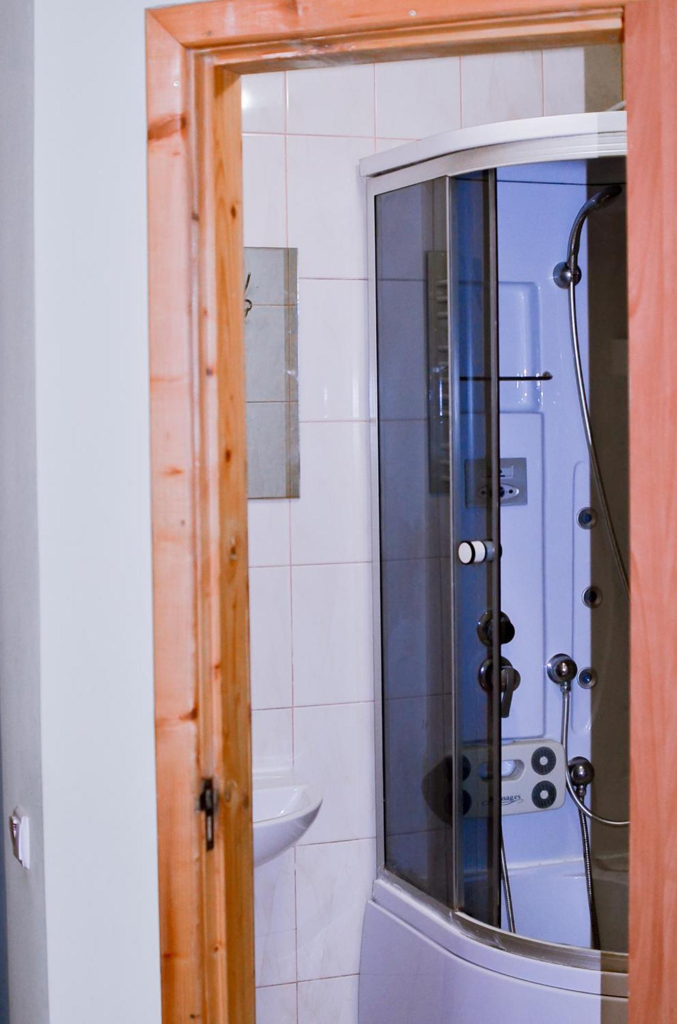 Guest House Mandrivnyi Rooms&Apartments Yasinia Bagian luar foto