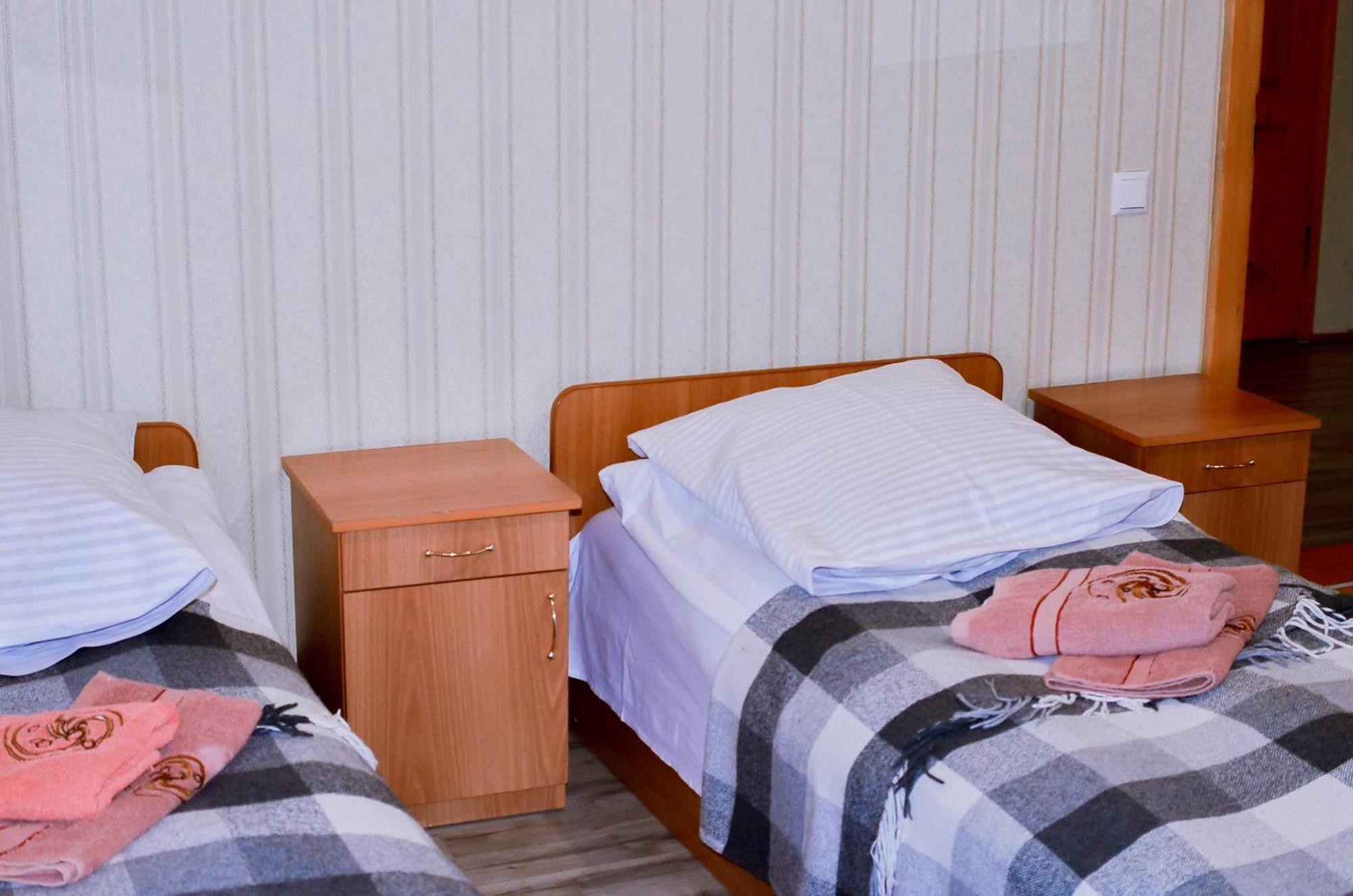 Guest House Mandrivnyi Rooms&Apartments Yasinia Bagian luar foto