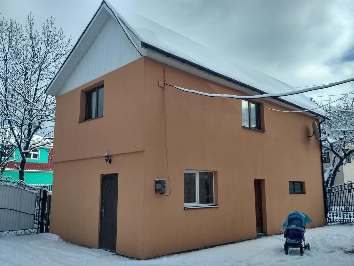 Guest House Mandrivnyi Rooms&Apartments Yasinia Bagian luar foto